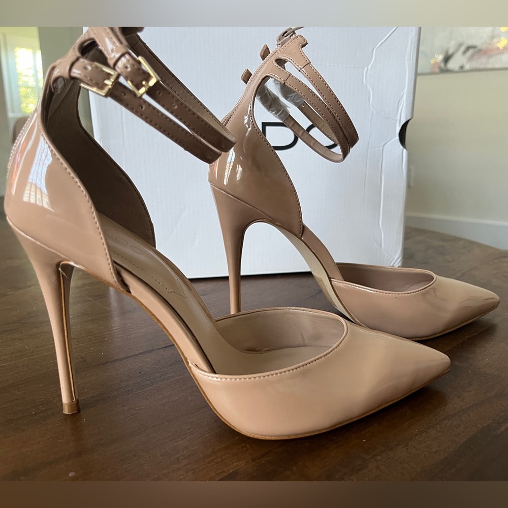 Aldo Marylee nude patent leather pointed toe pumps, US size 8